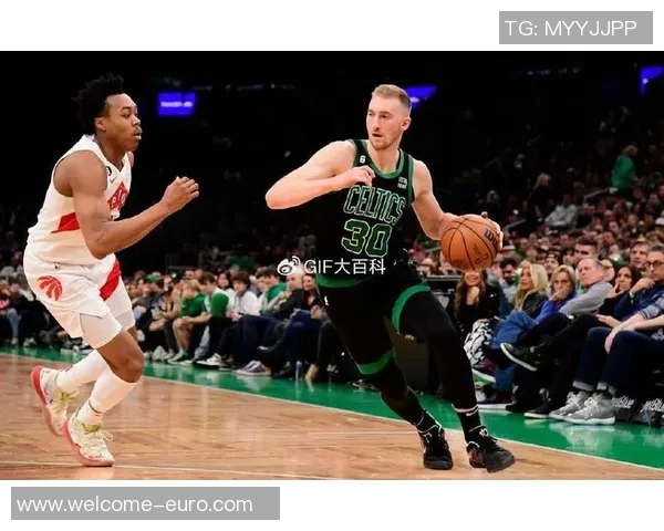 神射手豪泽创凯尔特人历史新纪录单场三分球命中数突破十个 神射手豪泽创凯尔特人历史新纪录单场三分球命中数突破十个